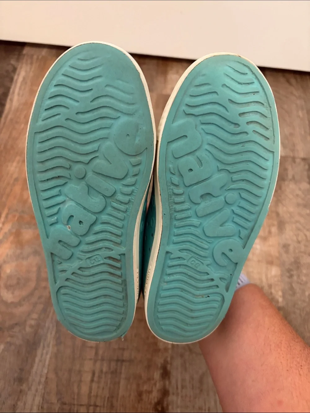 Native Kids Jefferson Slip-On in Aqua with White Toe